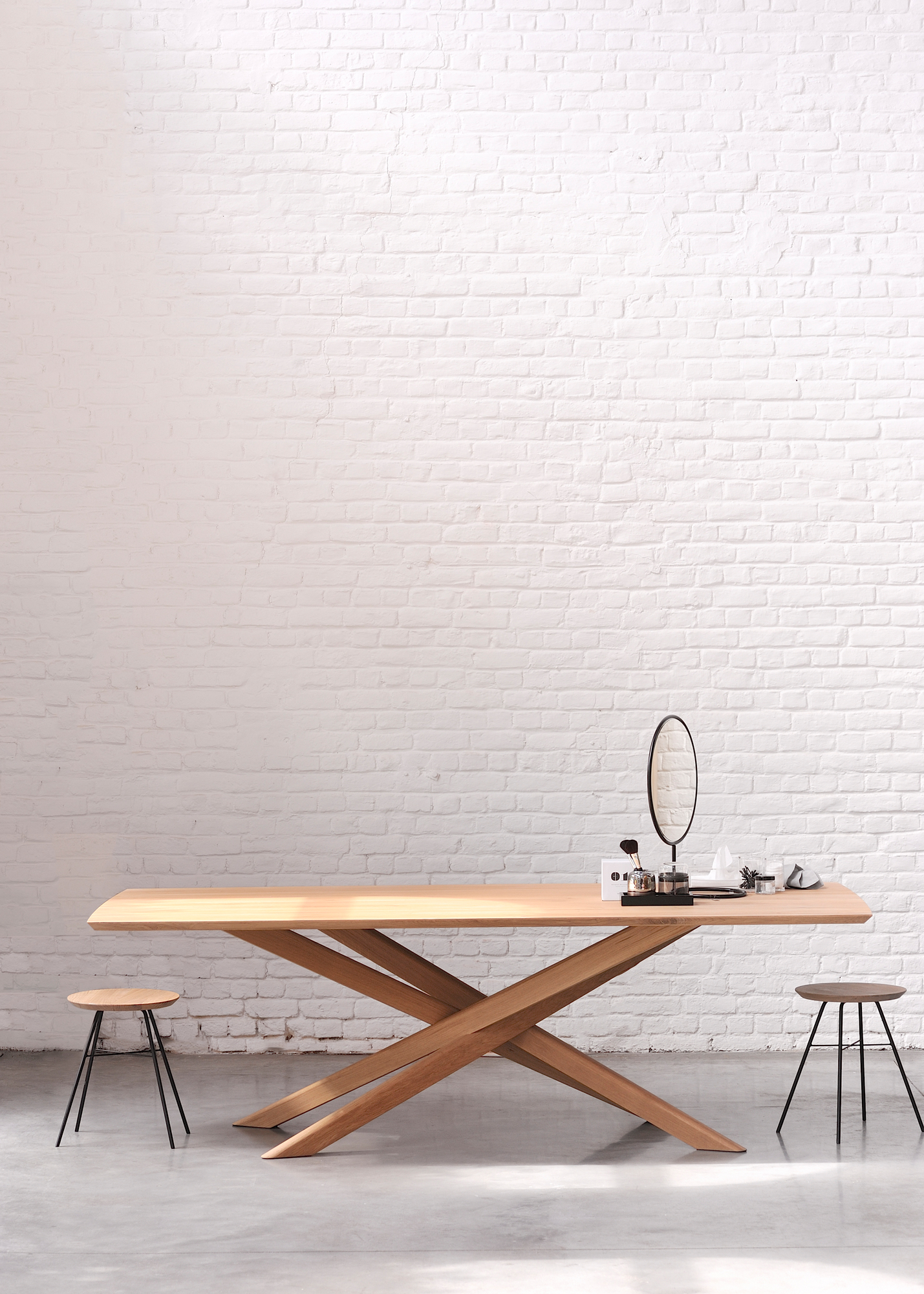 Mika dining table oak Ethnicraft