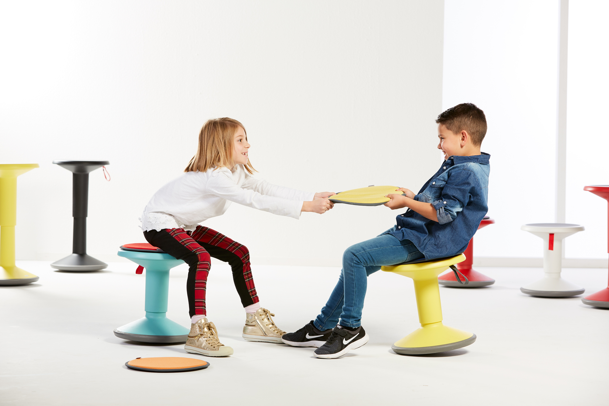 UP Junior Edition Children stool Interstuhl lemon