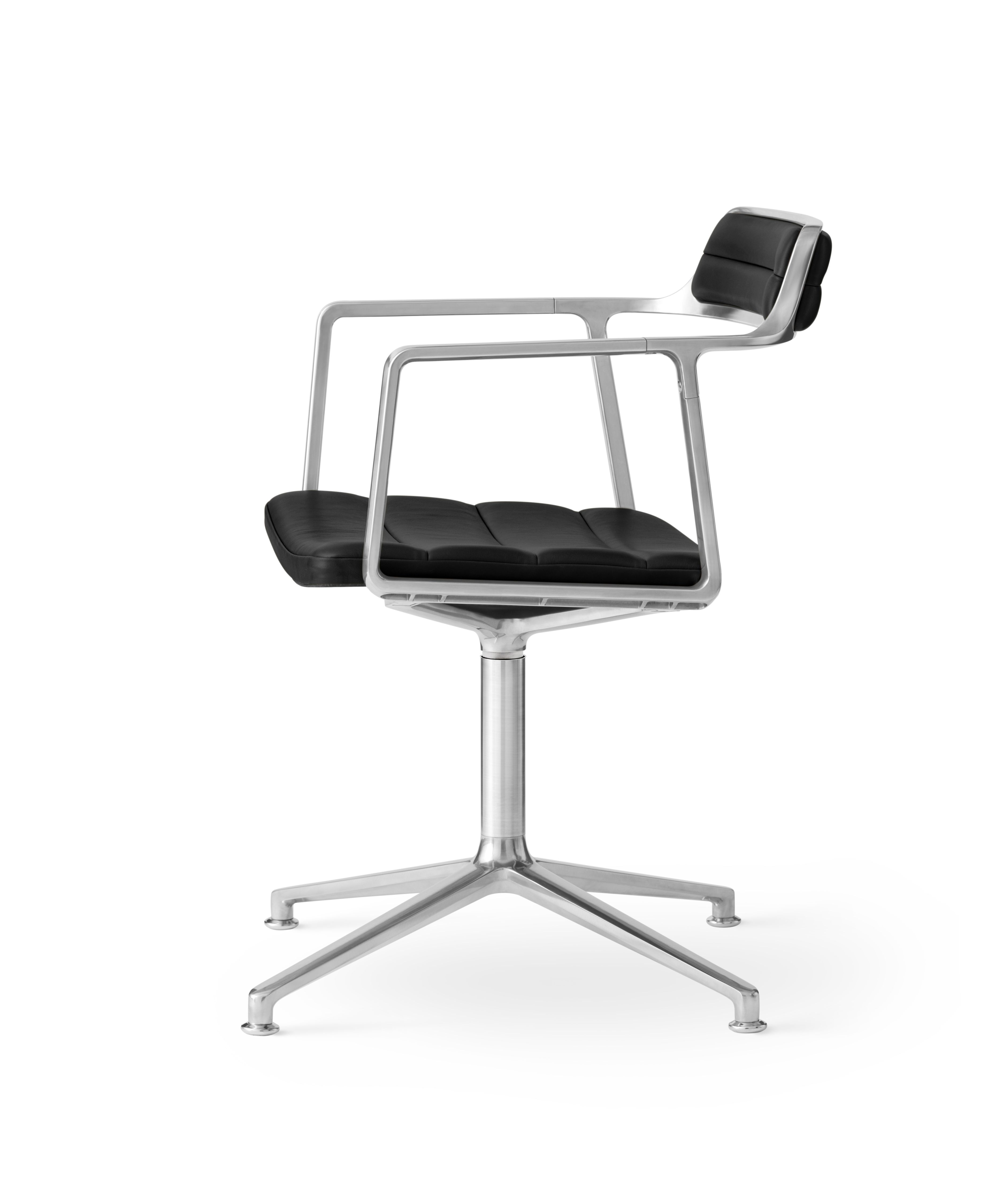 VIPP452 Swivel Chair with Gliders Vipp