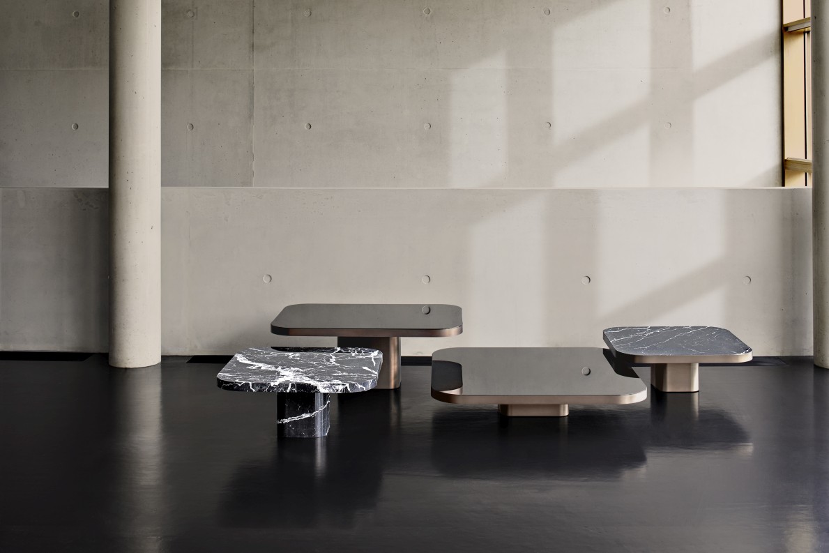 ClassiCon Bow Coffee Table No. 3: Couchtische in verschiedenen Größen und Materialien, Marmor und Glas.