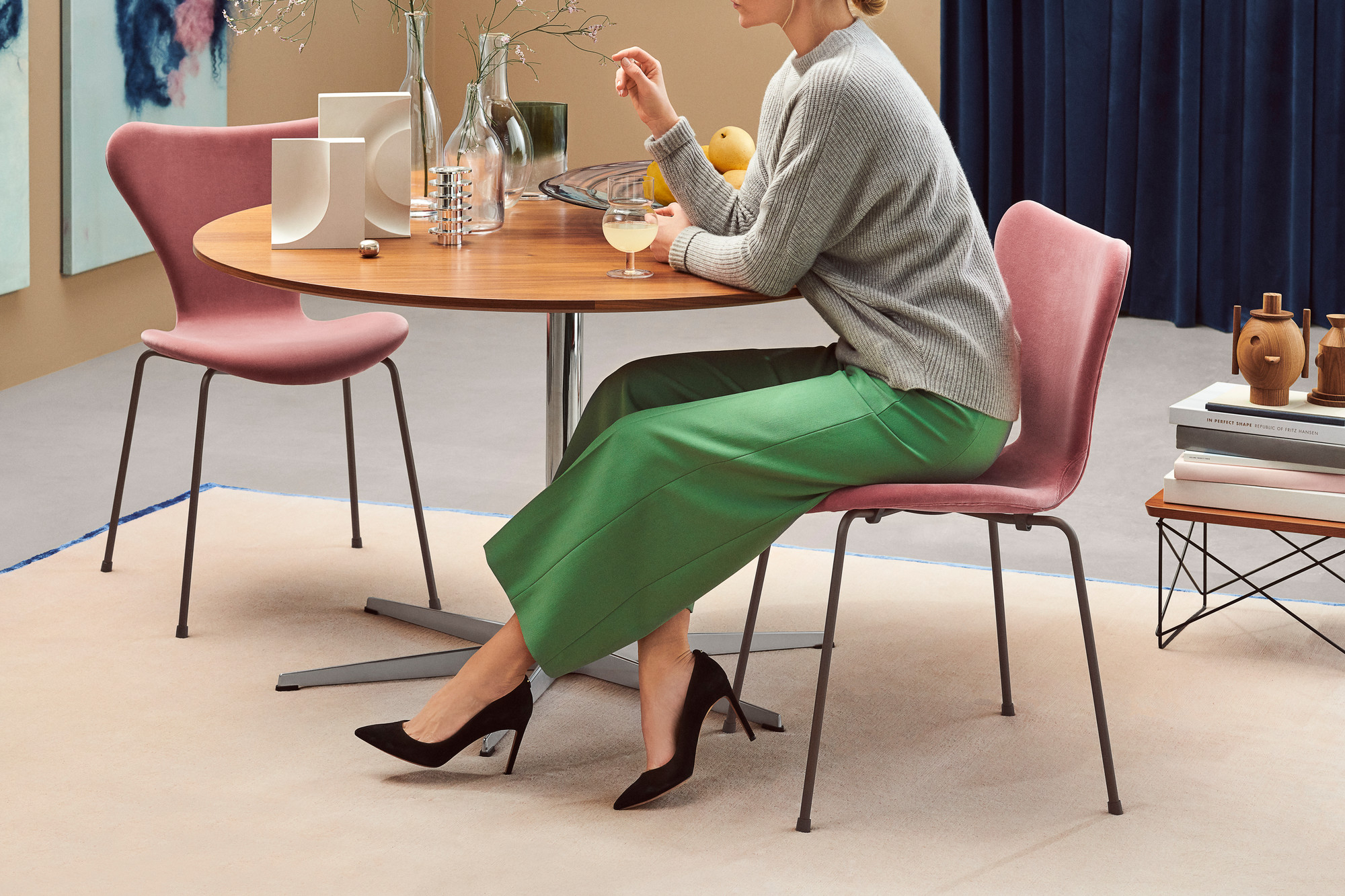 Series 7 3107 Belfast Chair fully upholstered Fritz Hansen autumn red