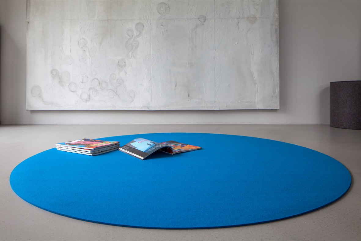 Carpet Bigdot Hey Sign