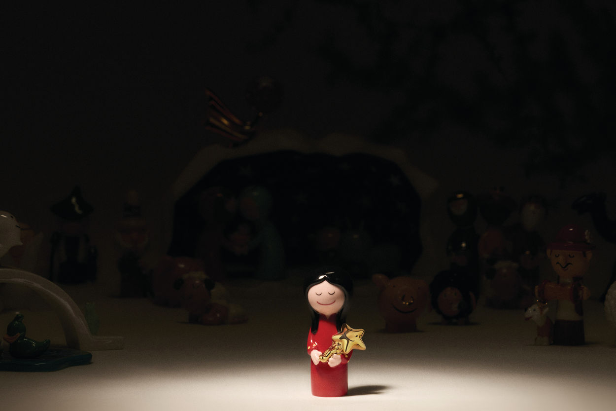 Alessi AGJ01 Figlio delle stelle Porzellanfigur, Teil einer Krippenszene mit Maria, Josef und den Heiligen Drei Königen.
