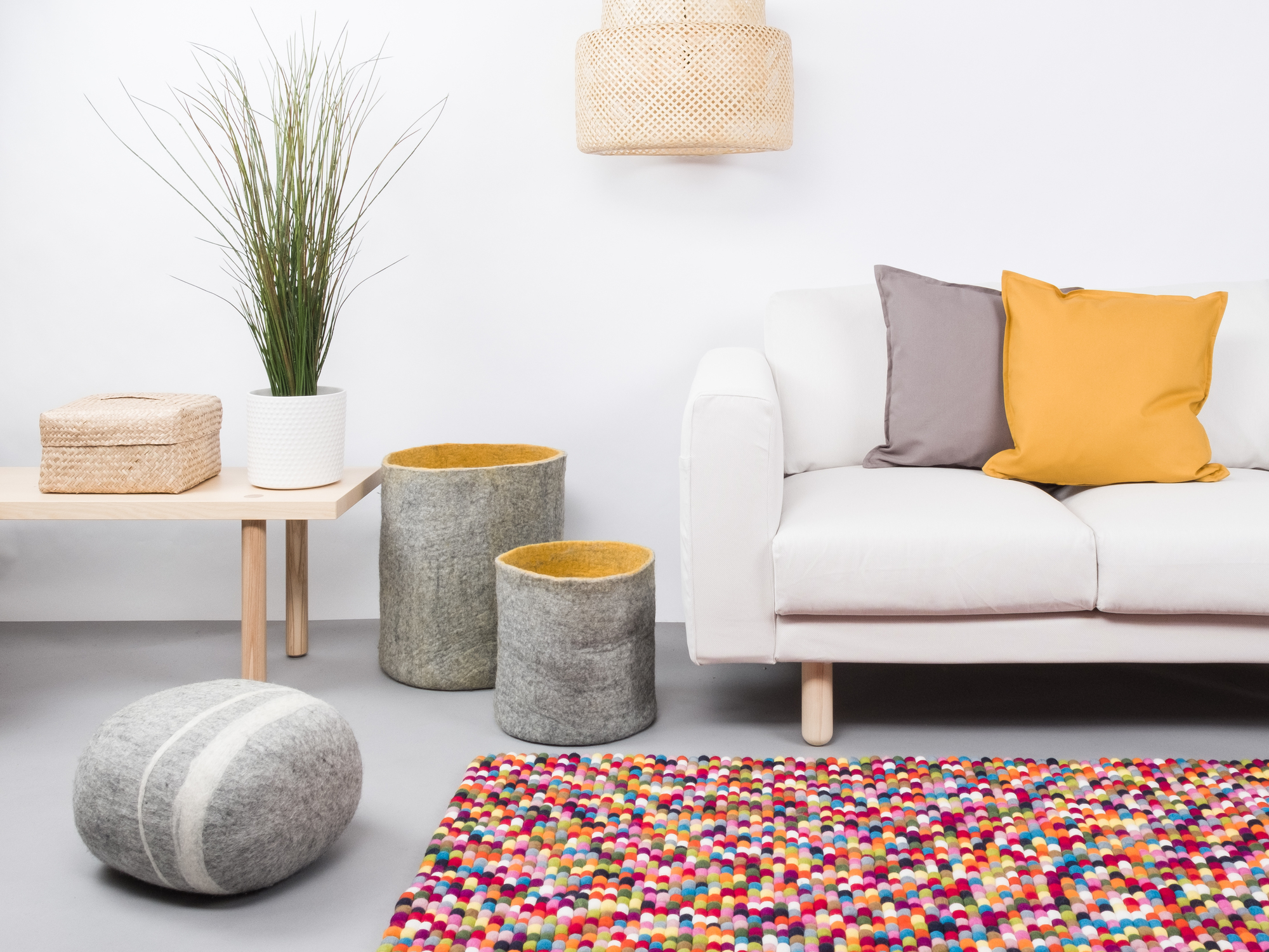 Felt ball Carpet 140x200 cm Myfelt Lotte