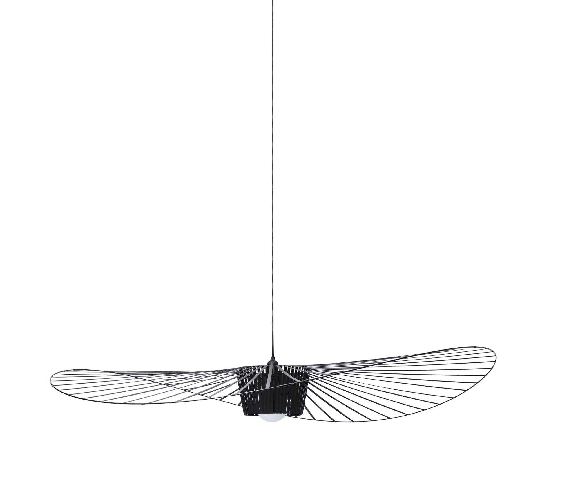 Vertigo Pendelleuchte von Petite Friture, große schwarze Designerlampe mit filigranem, windspielartigem Lampenschirm.