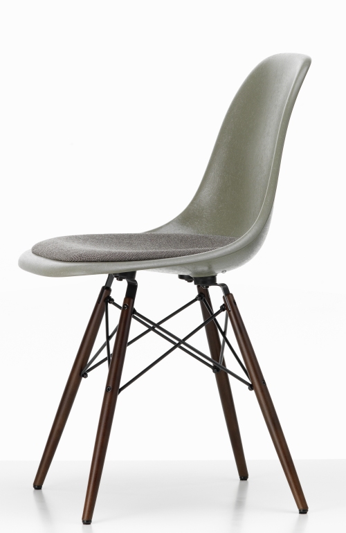Eames Fibreglass Chair DSW Chair with seat cushion Vitra