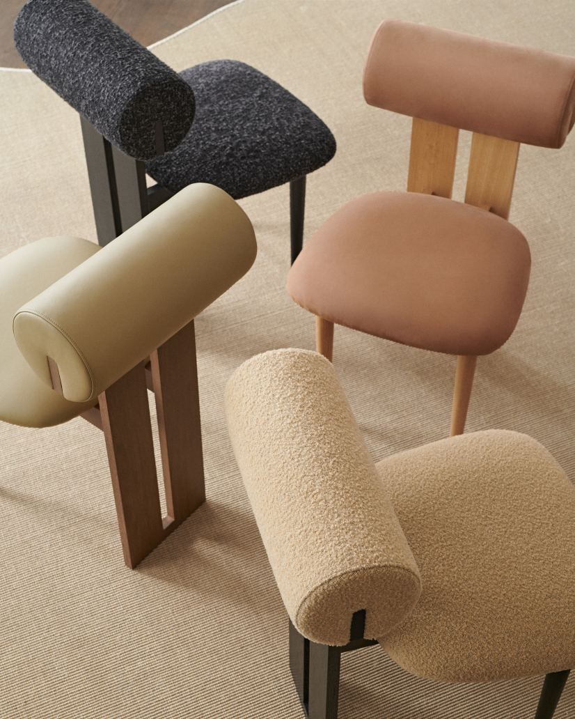 Nahaufnahme von vier verschiedenen Hippo Stühlen von NORR11 mit Polsterung in Beige, Braun und Anthrazit.