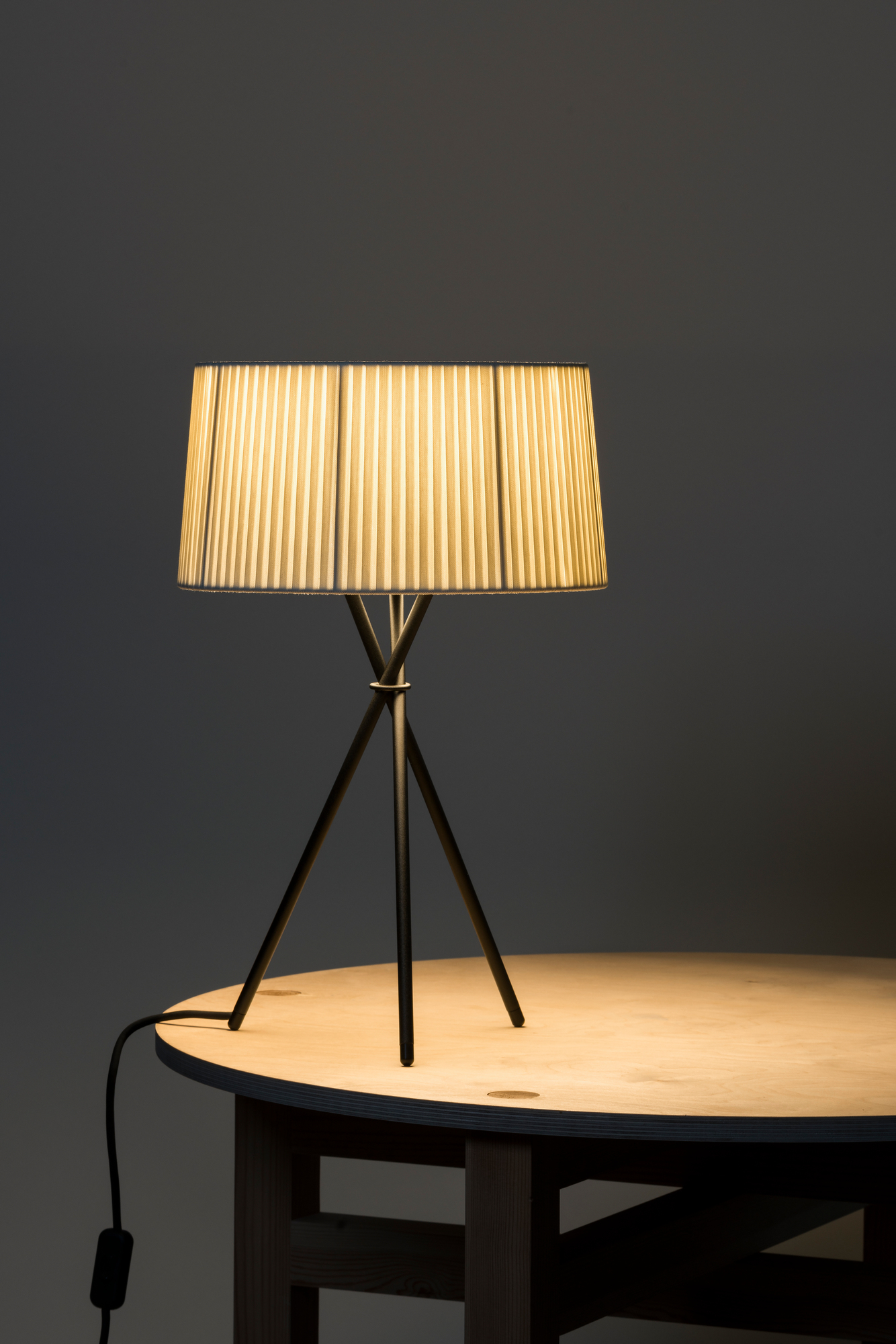 Tripode G6 Table Lamp Santa & Cole