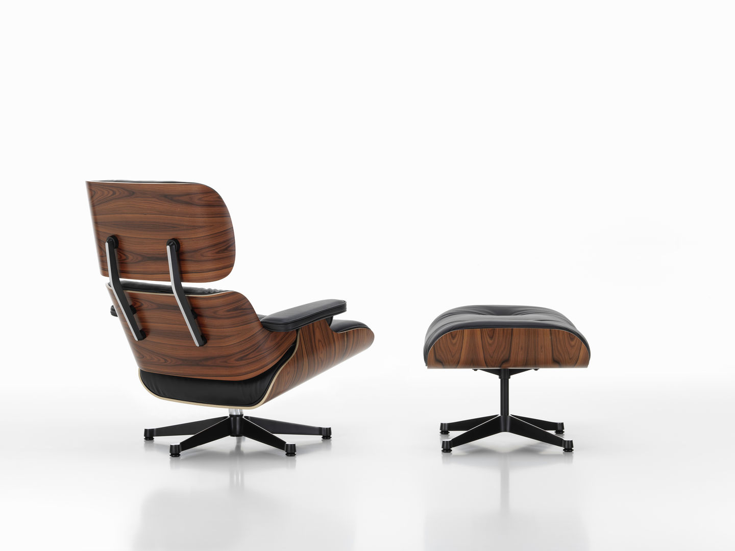 Eames Lounge Chair mit Ottoman in Palisander und schwarzem Leder, Designklassiker von Vitra.