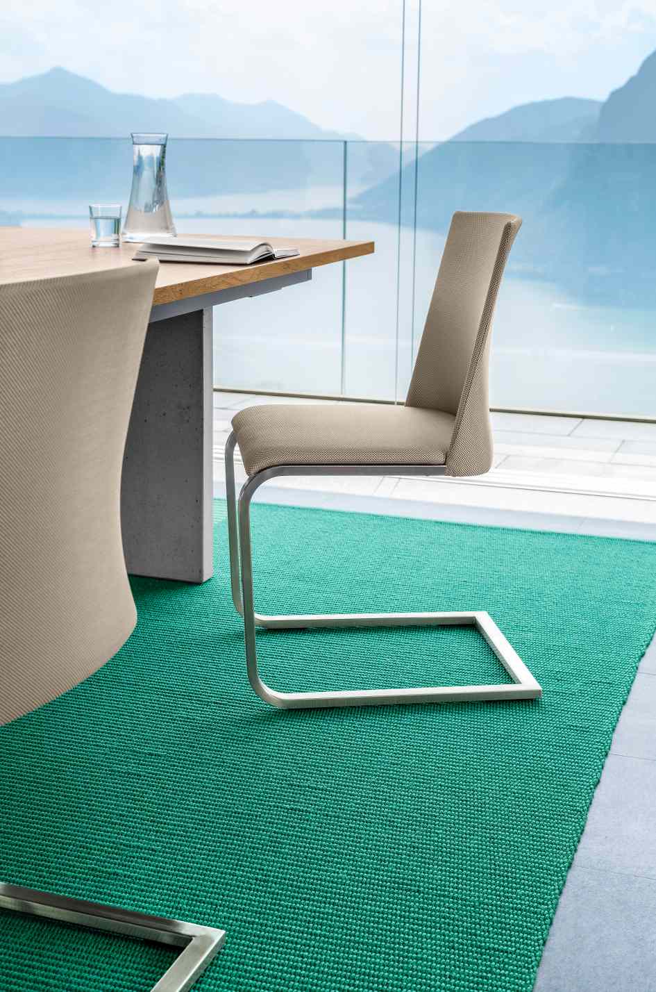 Bela extending table Girsberger