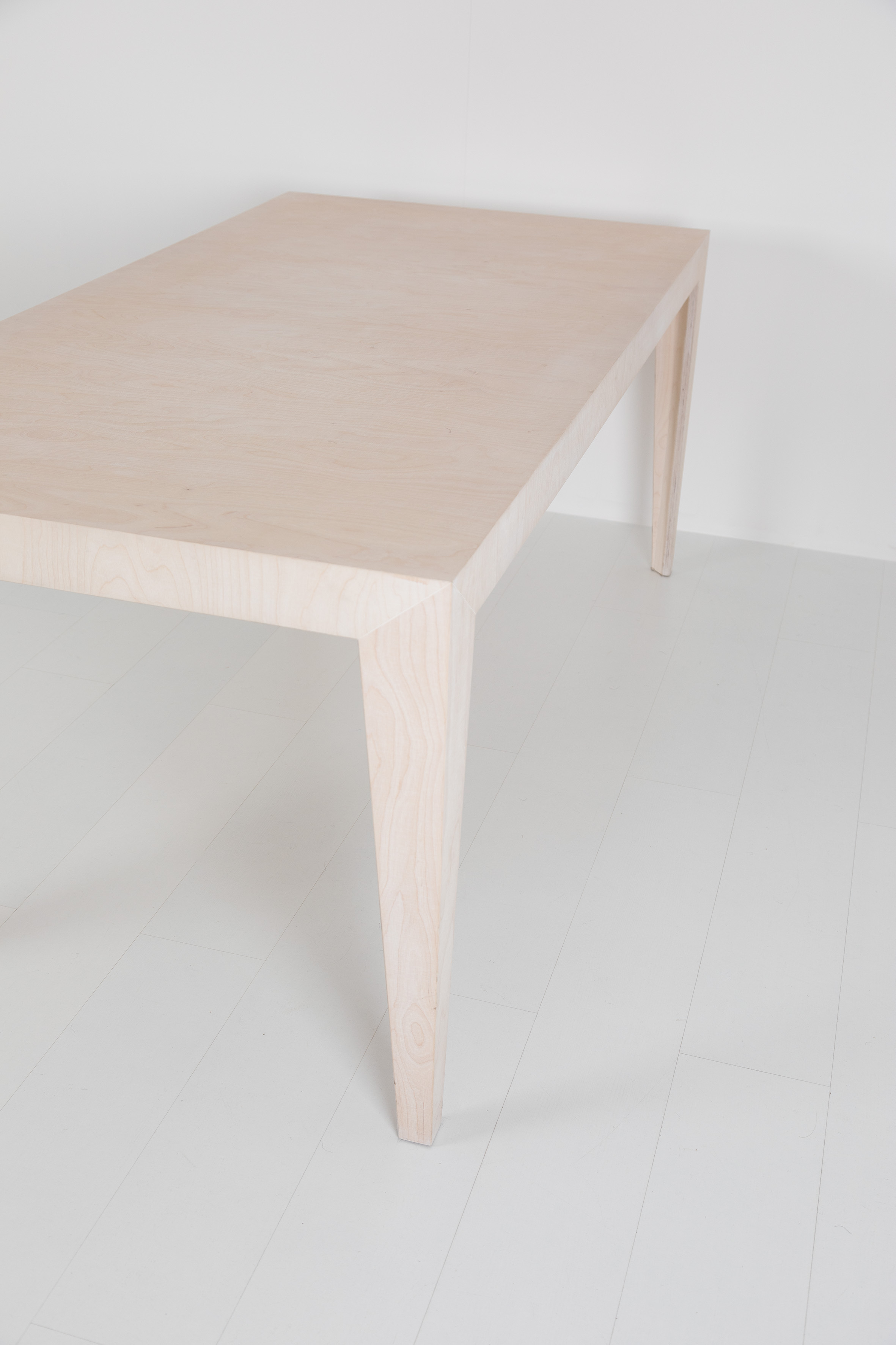 MARTA Minimalist Wooden Table Das ganze Leben