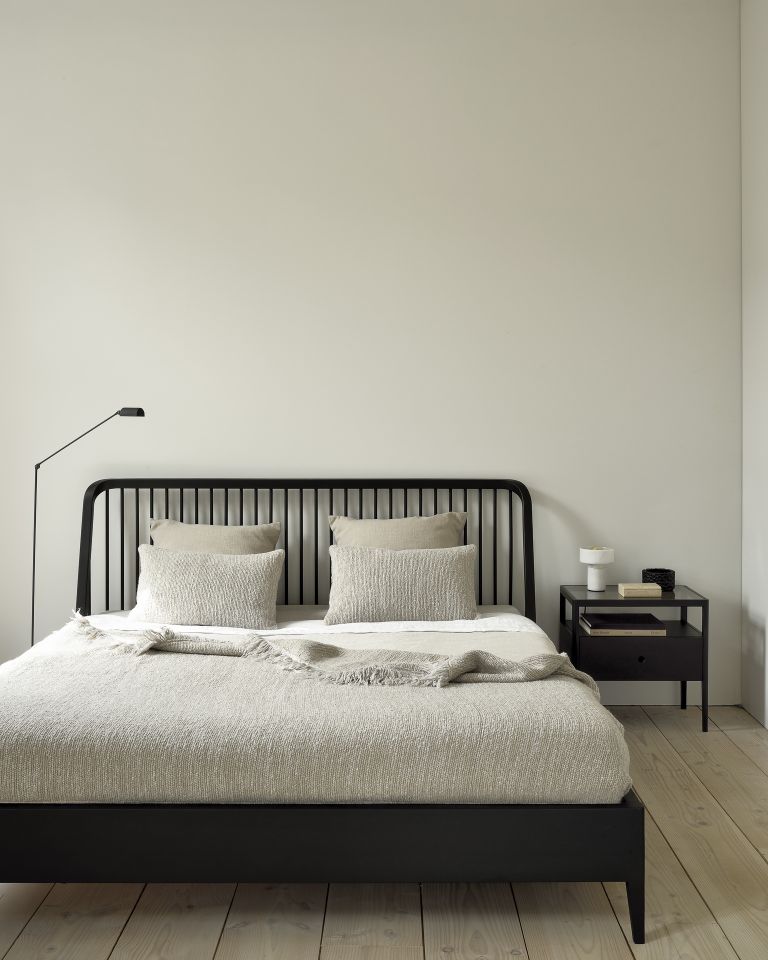 Spindle Bed Oak Black Ethnicraft