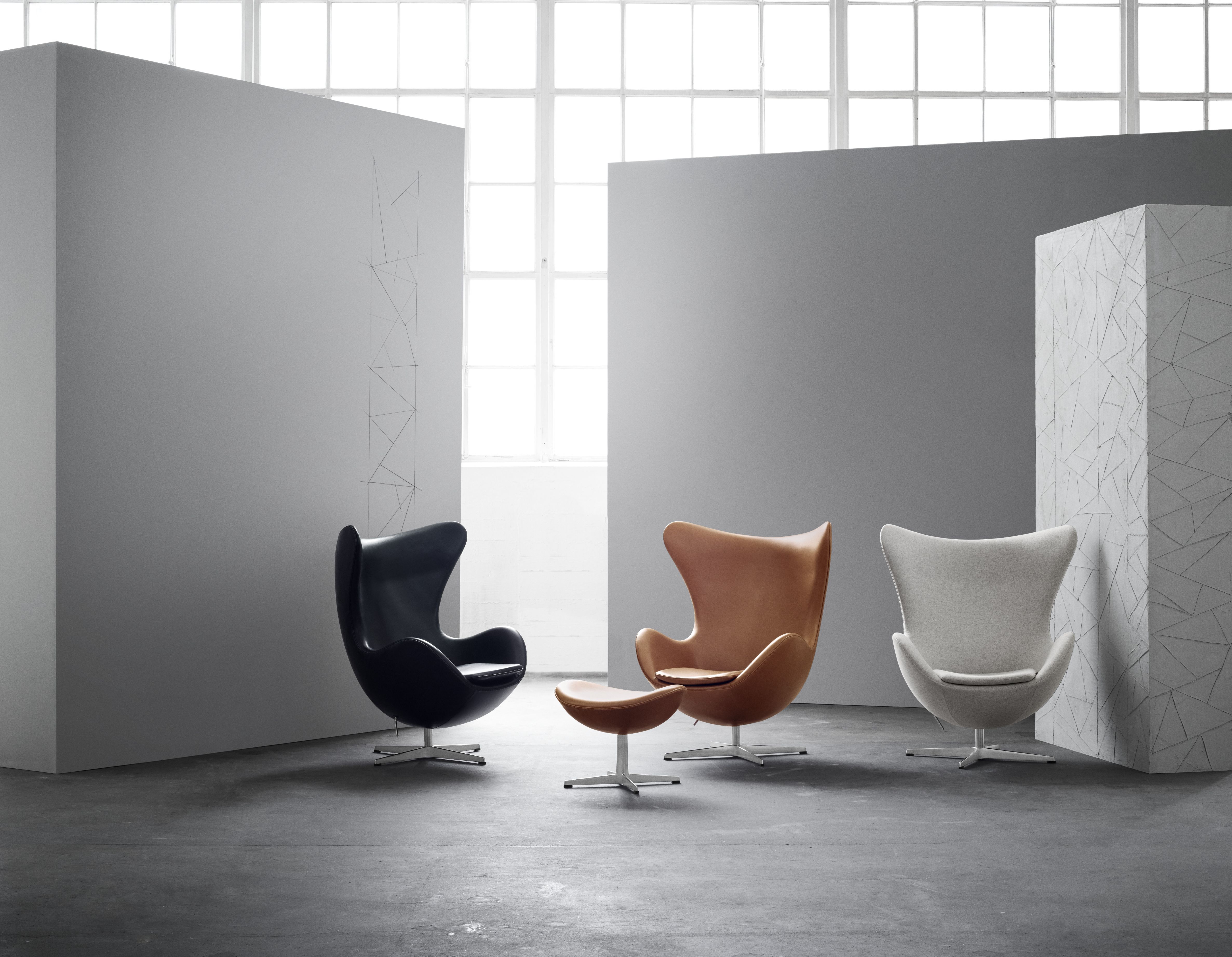 Egg Chair with Stool Action Model Essential Leather Fritz Hansen