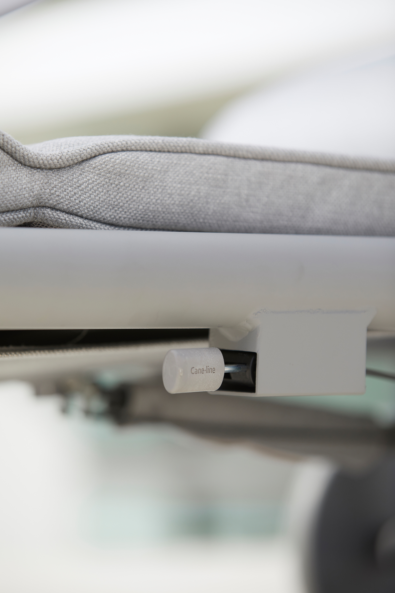 Conic AirTouch Outdoor sunbed with gas spring light grey Cane-Line