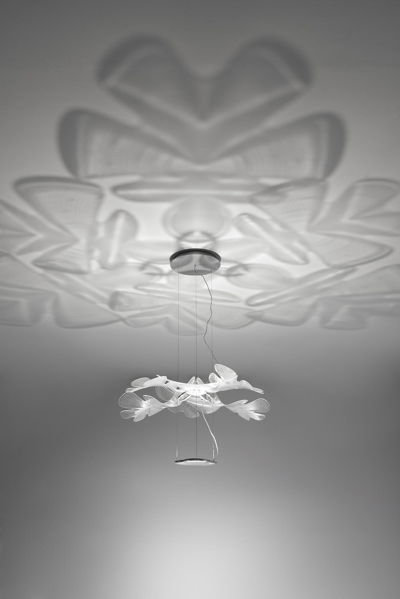 Chlorophilia pendant lamp structure chrome diffuser transparent Artemide