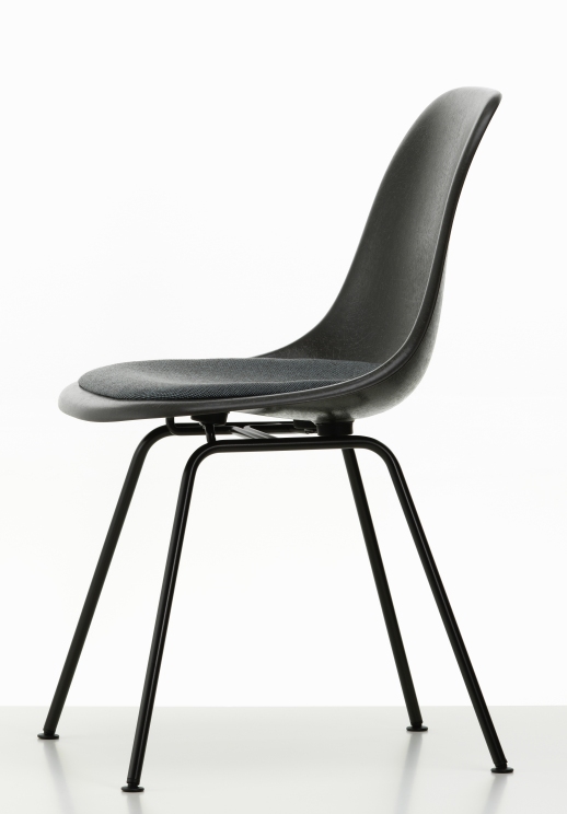Eames Fibreglass Chair DSX Chair with seat cushion Vitra