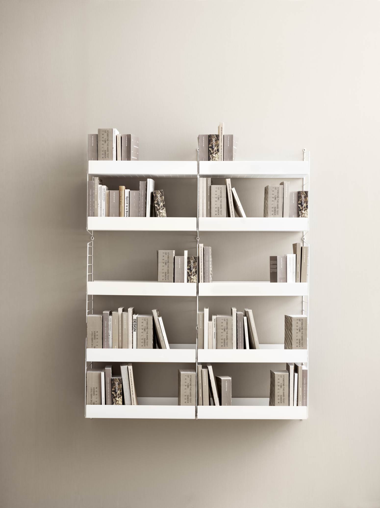 String  Living room wall shelving system B String Furniture