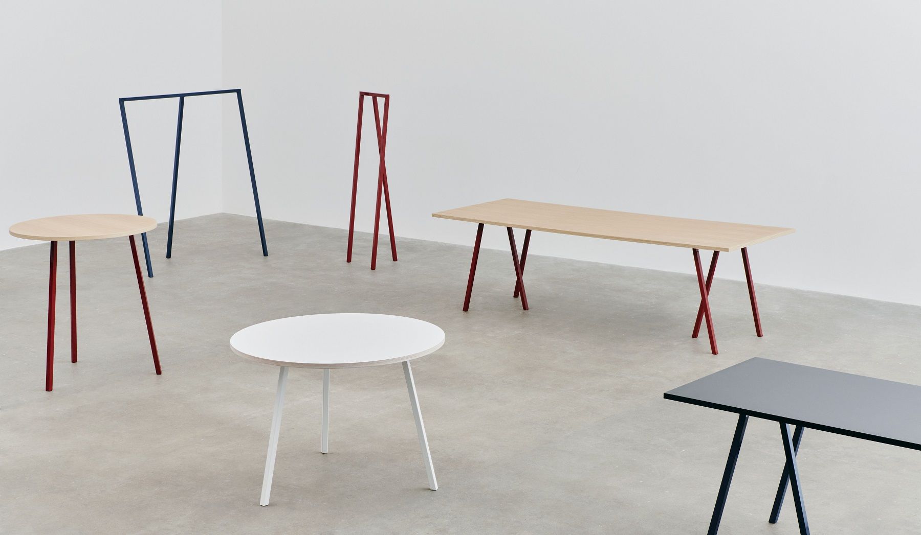 Loop Stand Table Round Table / Dining Table Ø105 Hay 