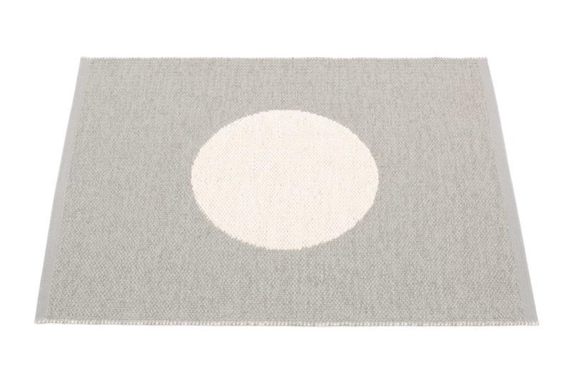 Vera Small One Plastic carpet 70x90 cm Warm grey Pappelina SINGLE PIECES