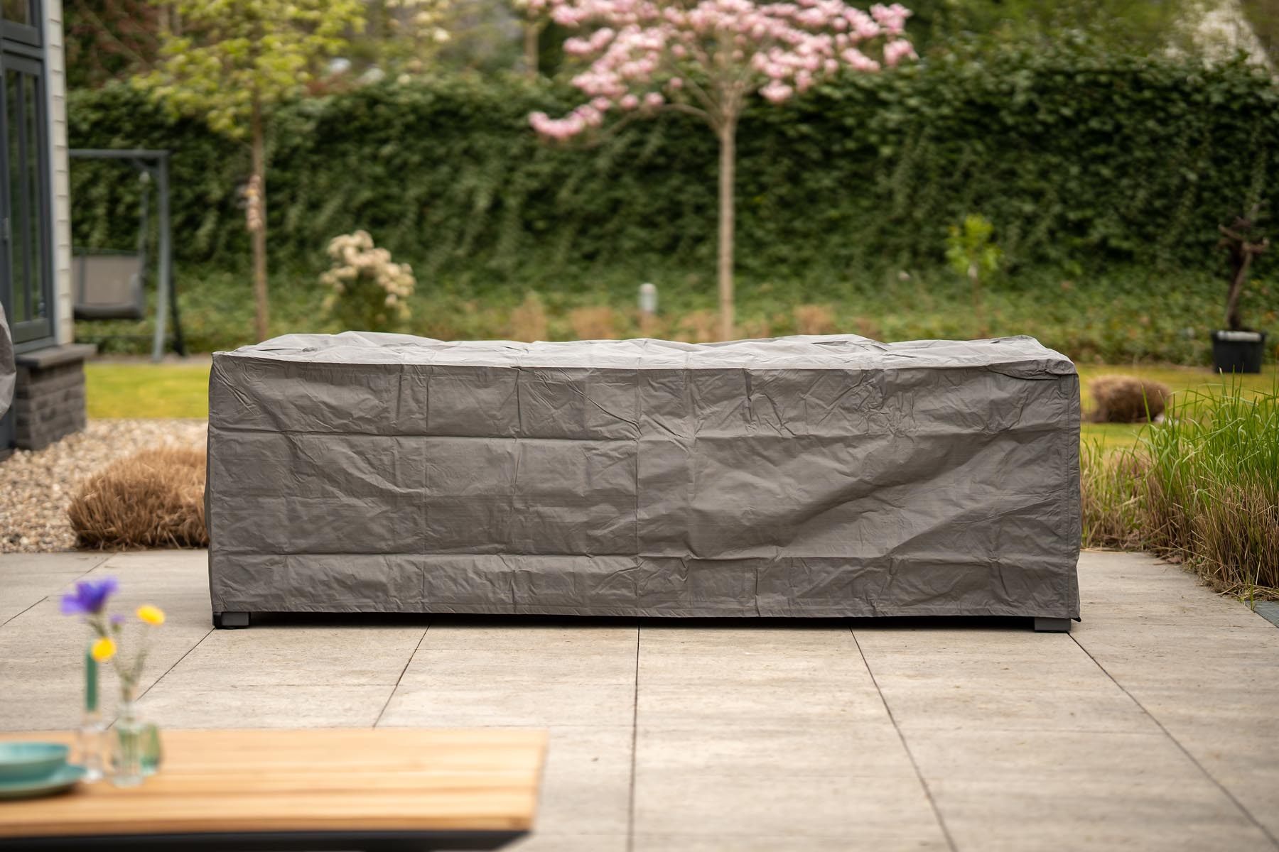 Jan Kurtz Universal Schutzhülle für Gartentisch, graue Abdeckung im Außenbereich, wasserdicht und wetterfest.