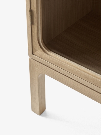 Trace SC88 cabinet / display case AndTradition