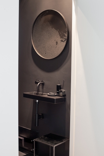 Wall mirror round heavy aged bronze Ethnicraft W 61