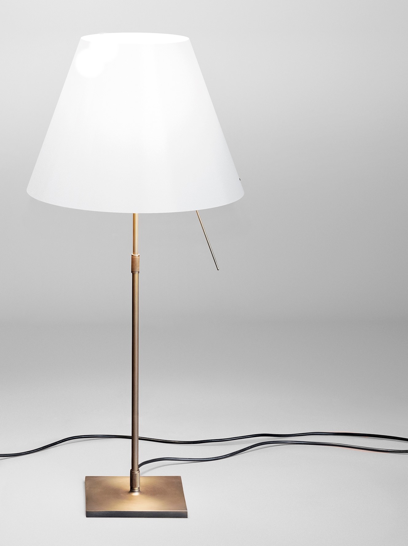 adjustable height table lamp