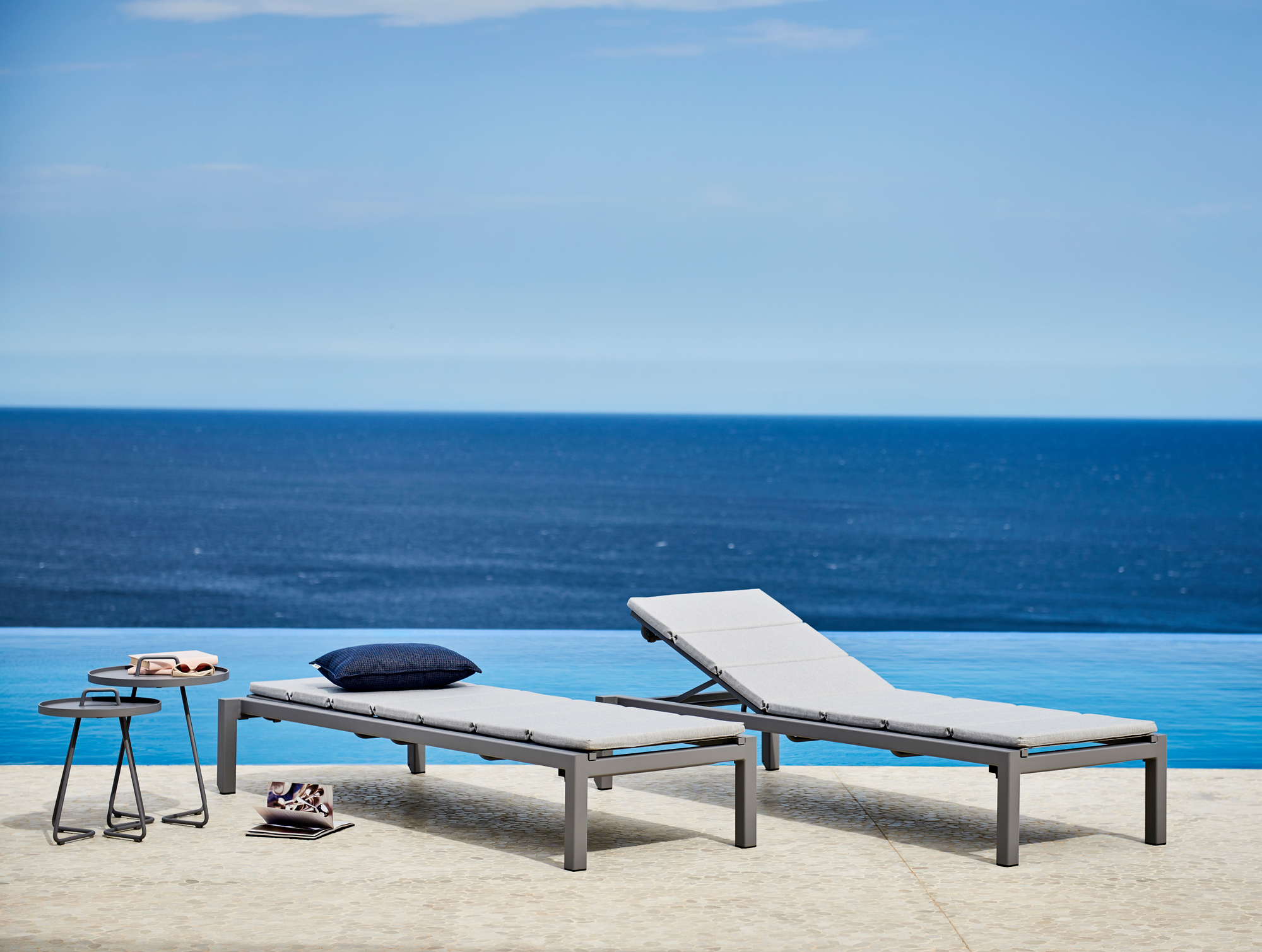 Relax Outdoor Sun lounger stackable Cane-Line light gray