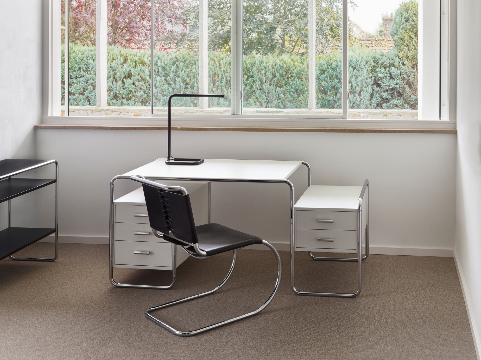 S 285 Tubular steel Desk Thonet