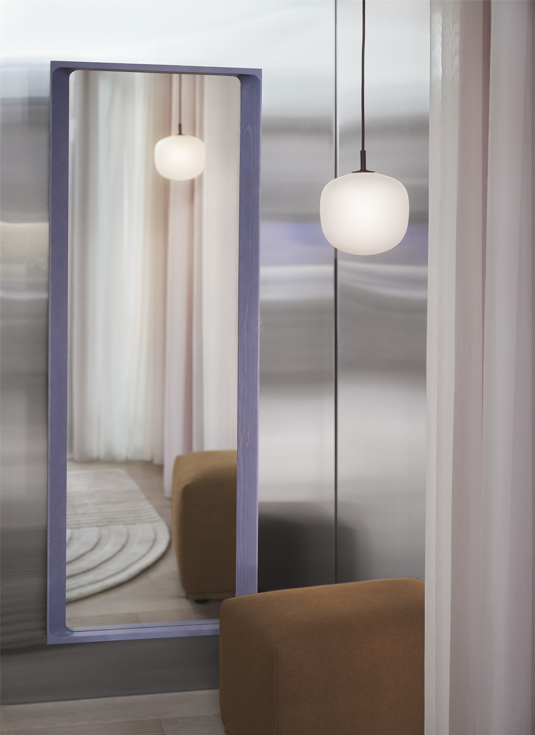 Arced Mirror Muuto