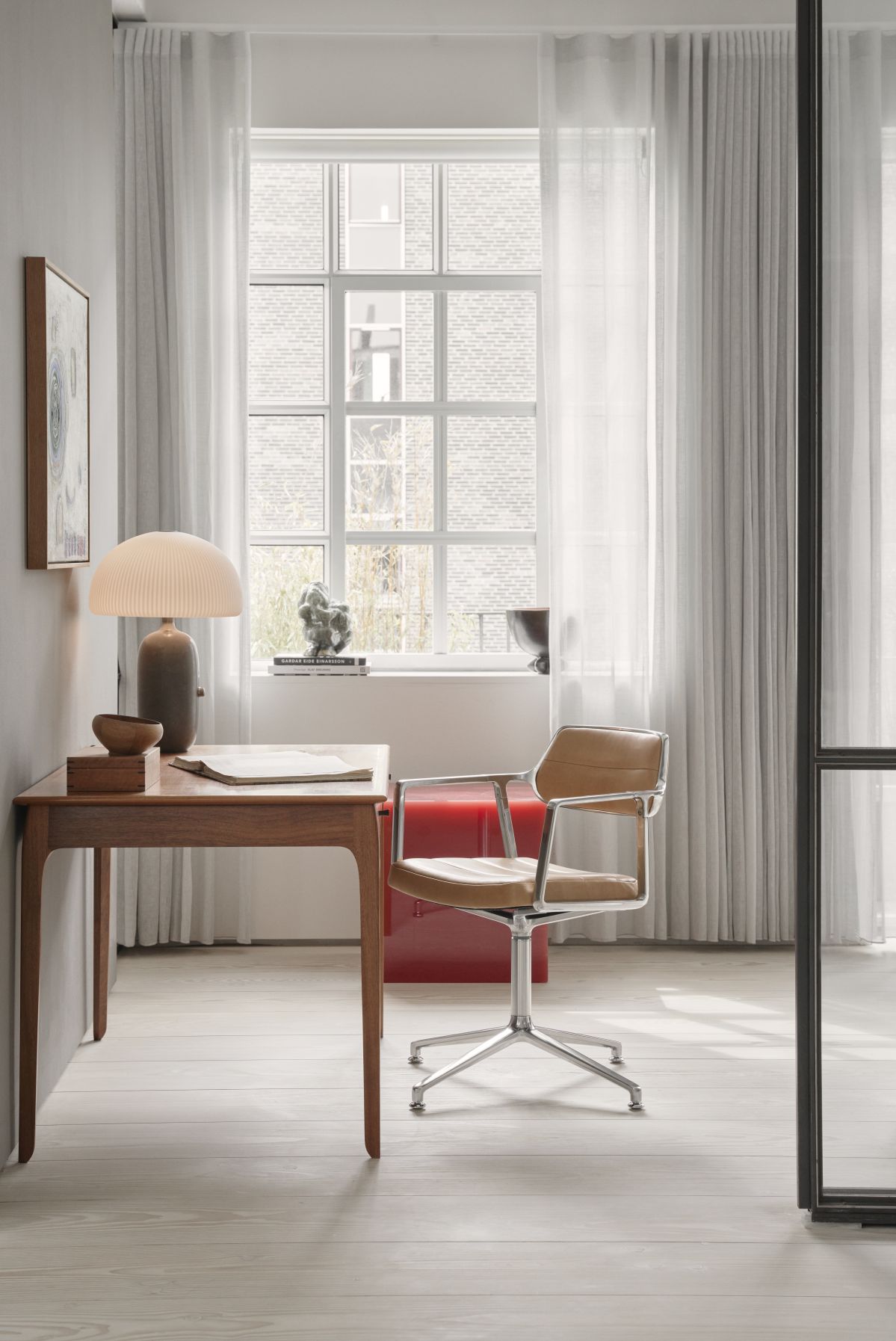 Vipp 453 / Vipp453 Swivel Chair DARK SAND TEXTILE / POLISHED ALUMINUM FRAME WITH CASTERS Vipp SINGLE PIECES