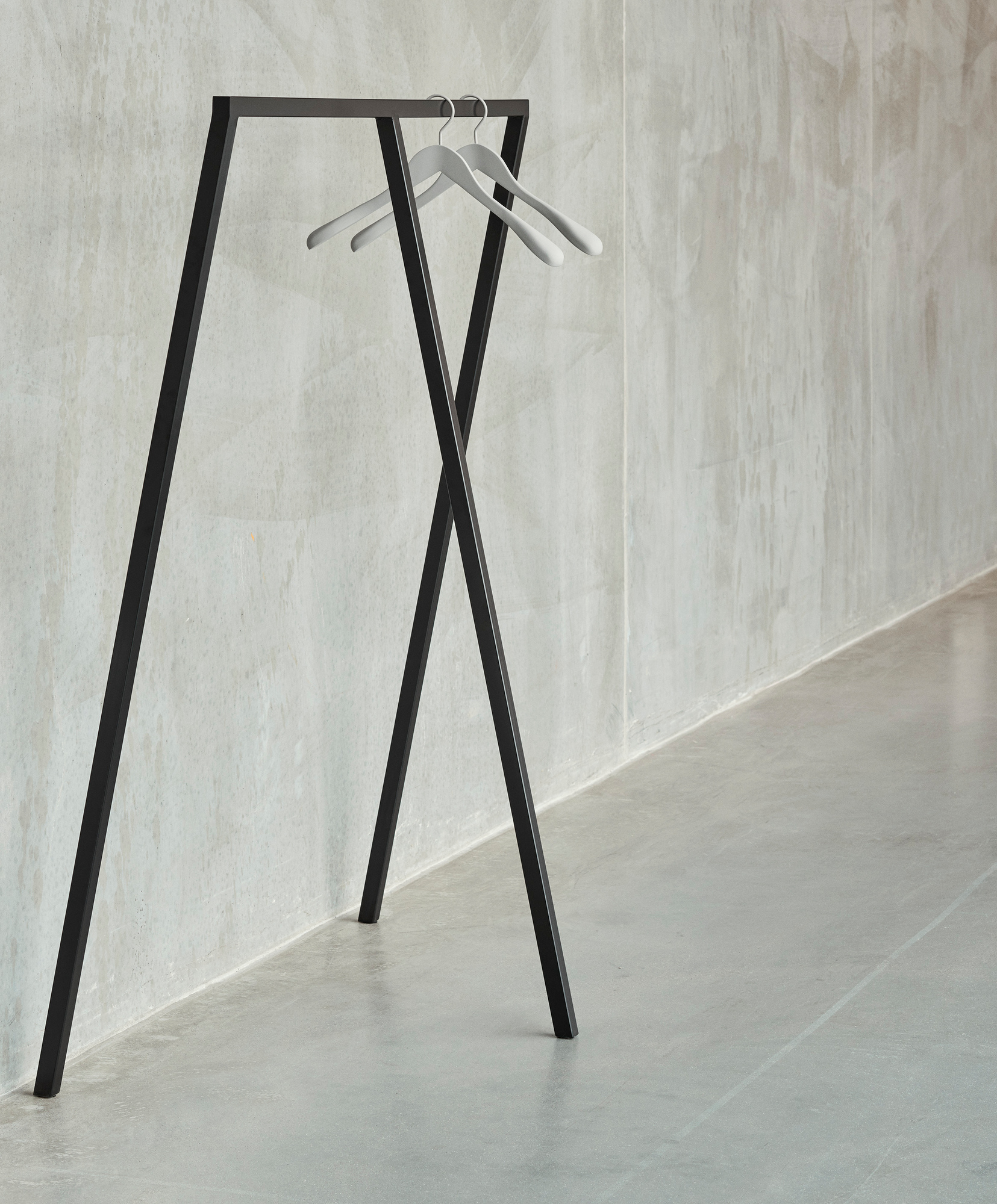 Loop Stand Wardrobe Hay Black