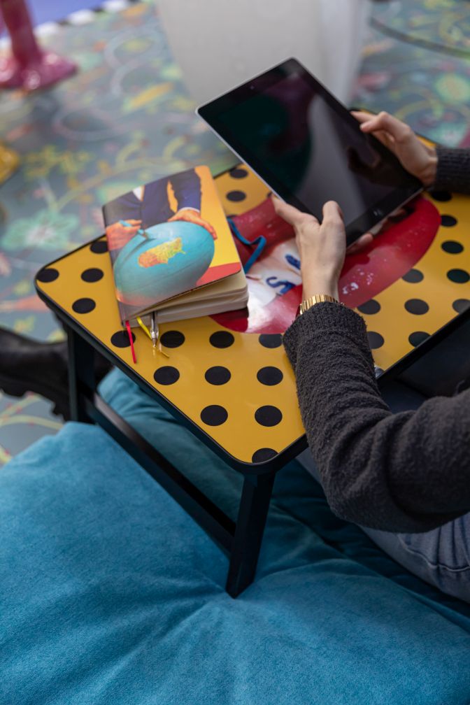 Toiletpaper Sofa Tray Foldable Seletti