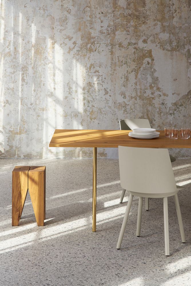 Molar stool / table e15