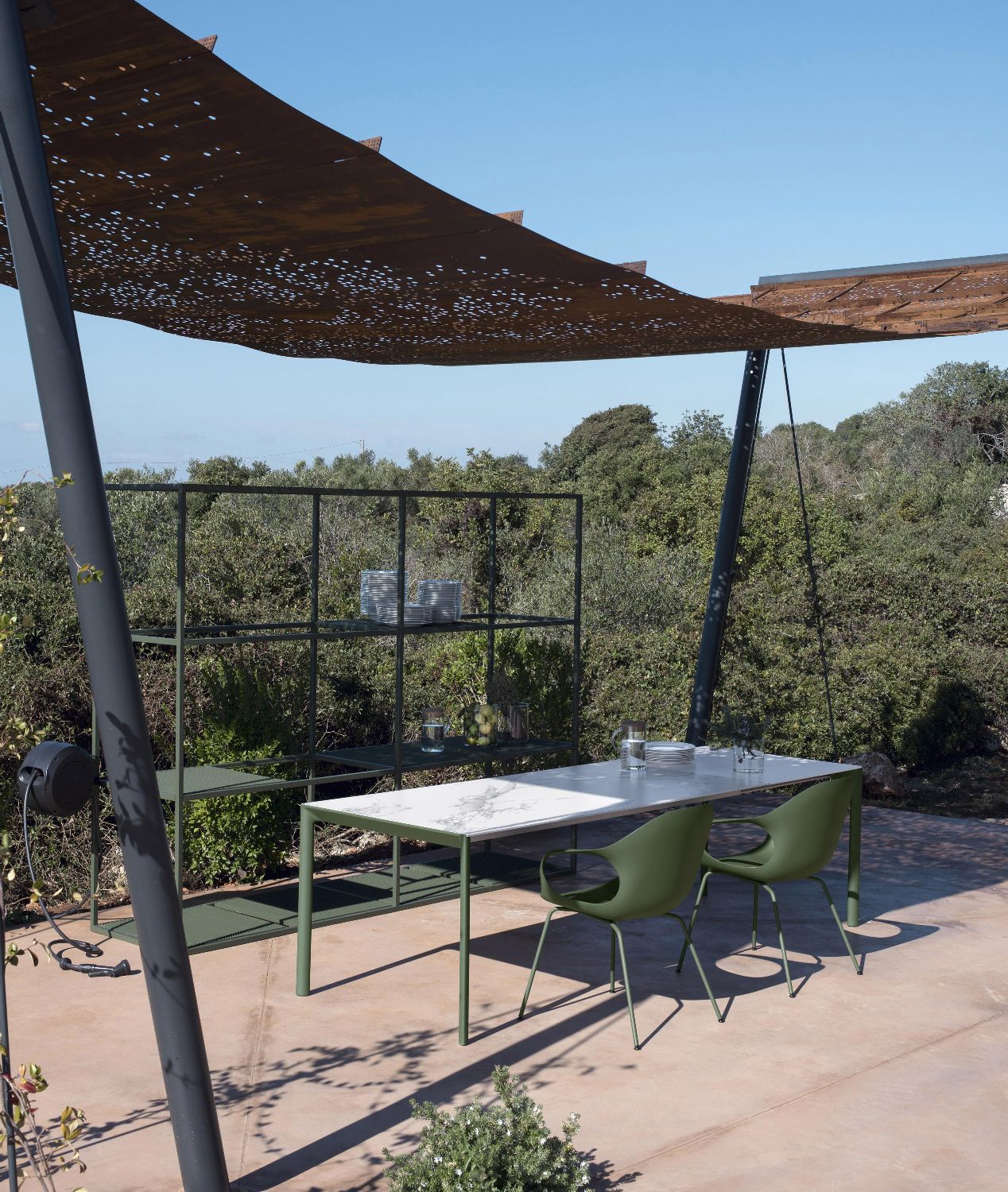 Maki table Outdoor dining table Kristalia