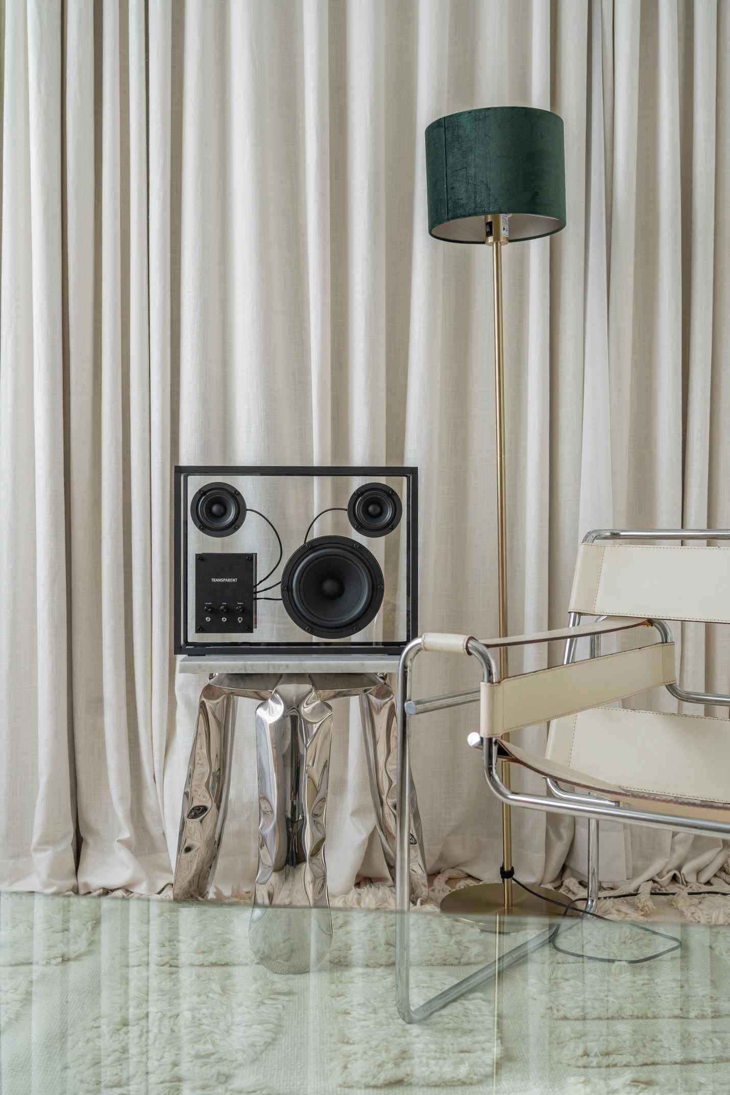 Transparent loudspeaker Transparent