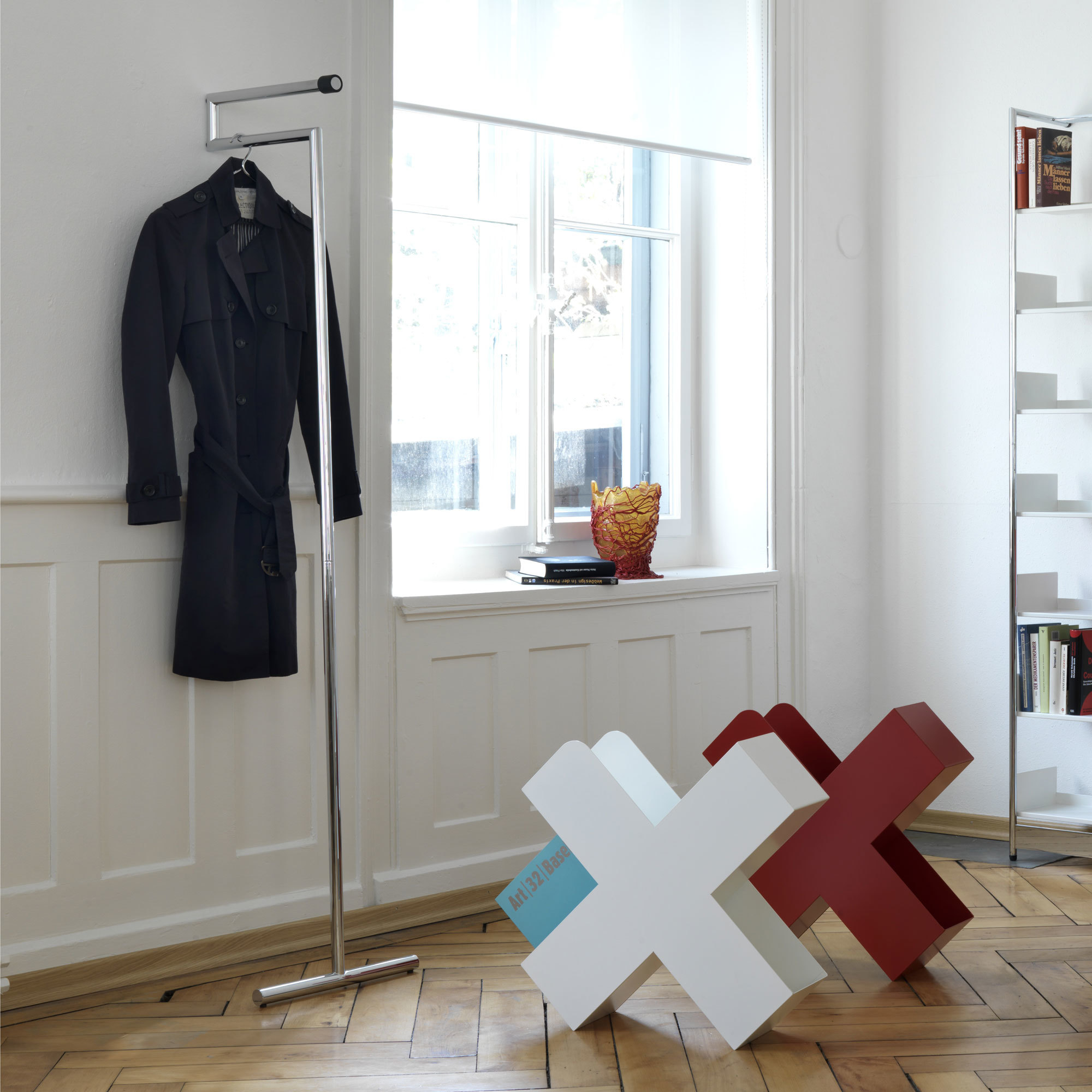 Snap Leaning Wardrobe Mox