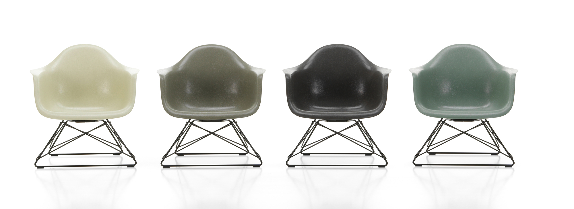 Eames Fibreglass Arm Chair LAR Chair Vitra
