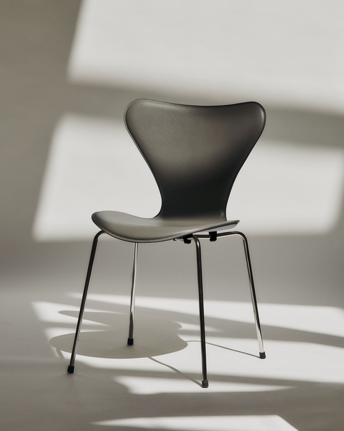 Seven / Series 3107 Tailored chair Fritz Hansen