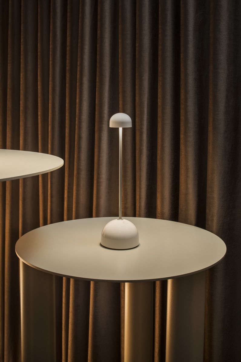 Sips rechargeable lamp / table lamp marset