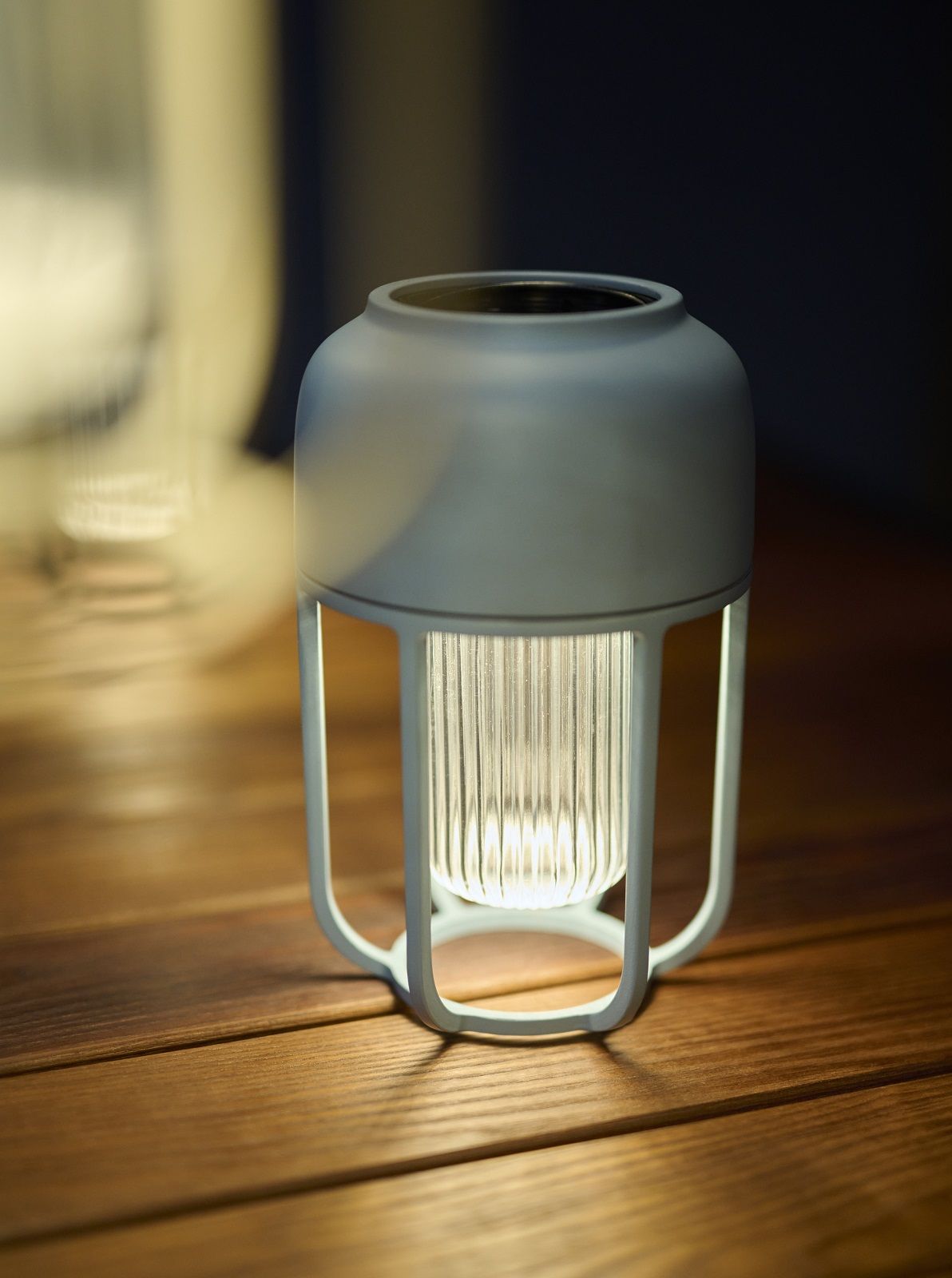 Beige Houe LIGHT No.1 Akkuleuchte: Solarbetriebene Tischleuchte für Innen und Außen.