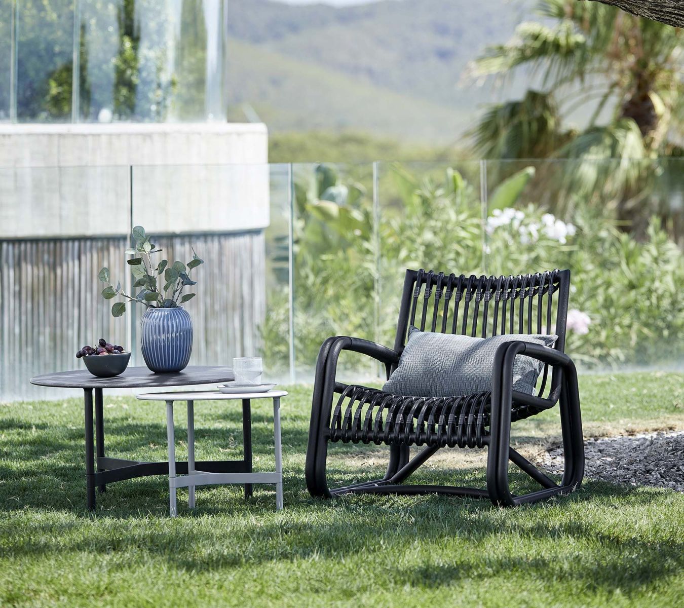 Curve Outdoor Lounge chair Lava grey  Cane-Line