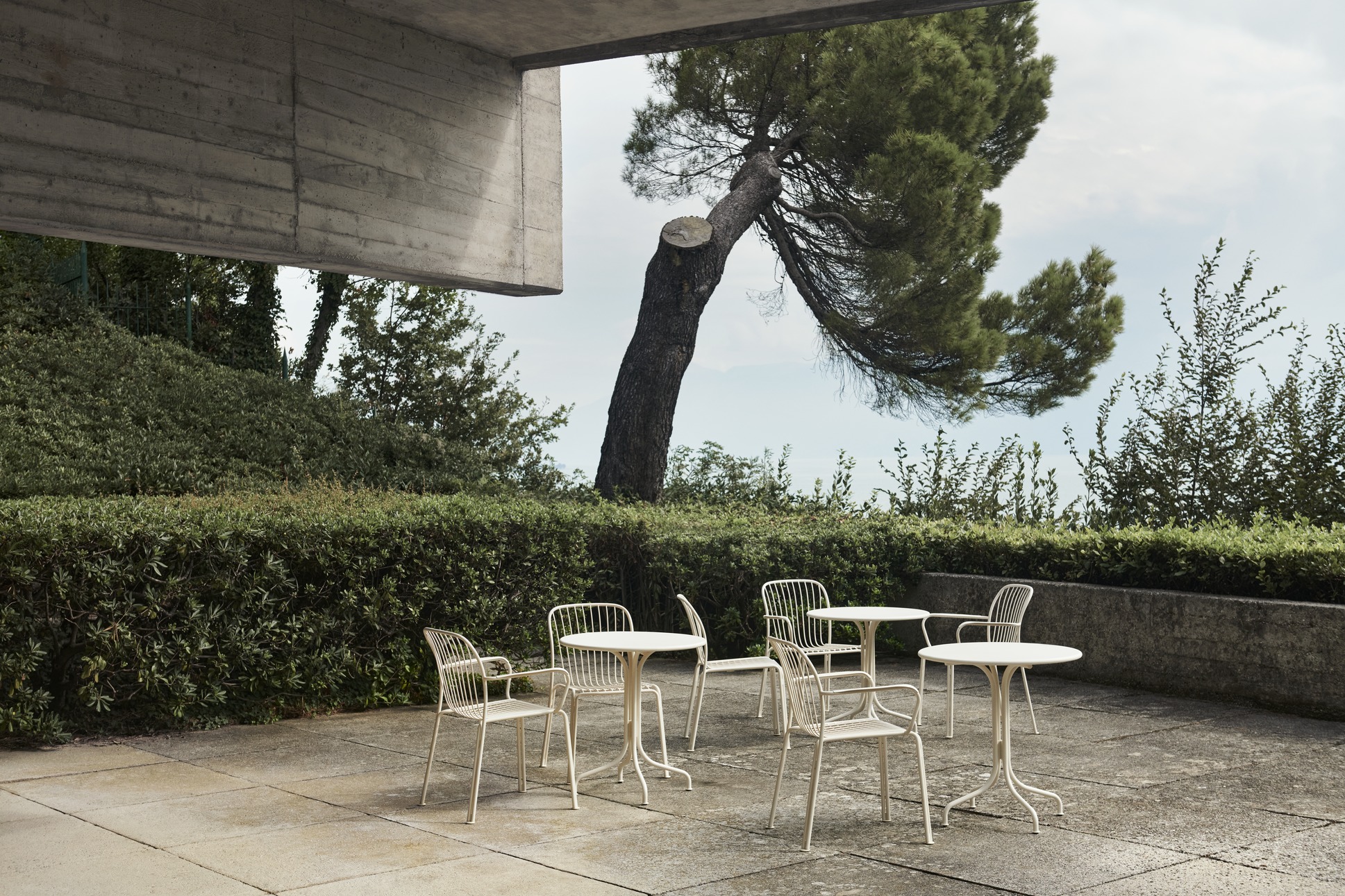 Thorvald SC96 / SC97 Outdoor Café table AndTradition 