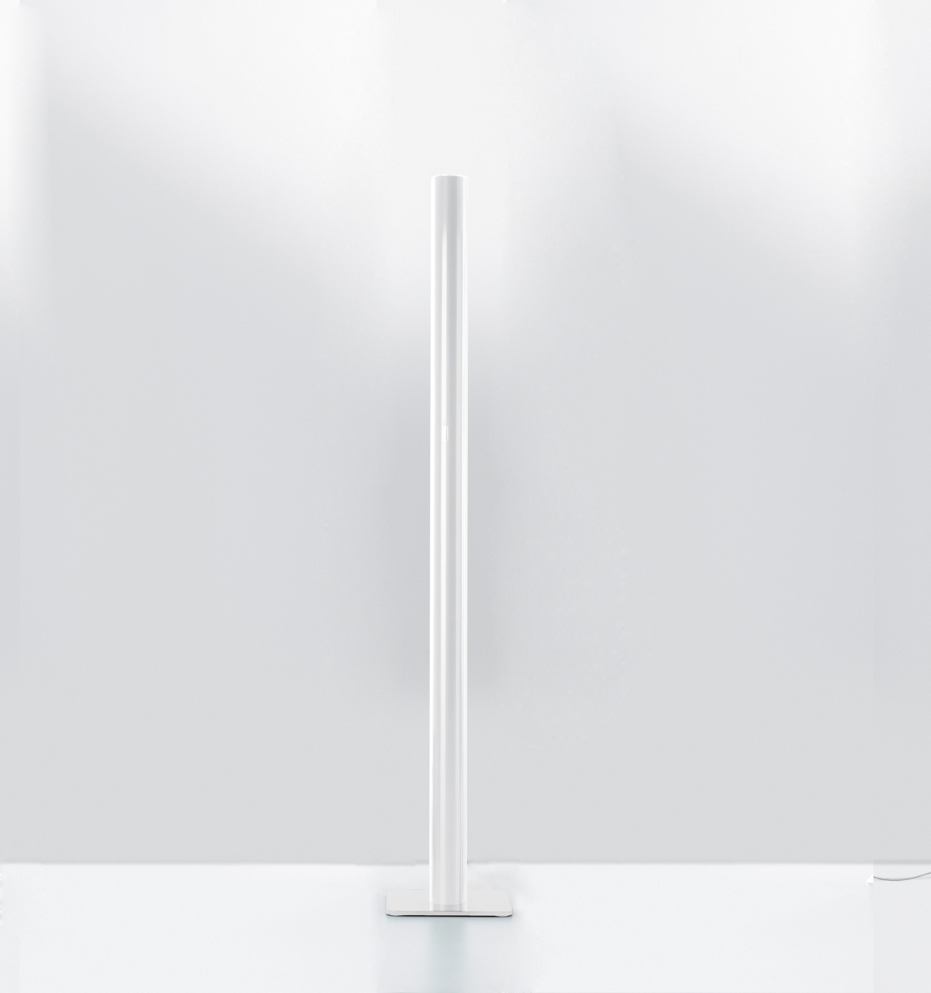 Ilio LED floor lamp white shiny Artemide