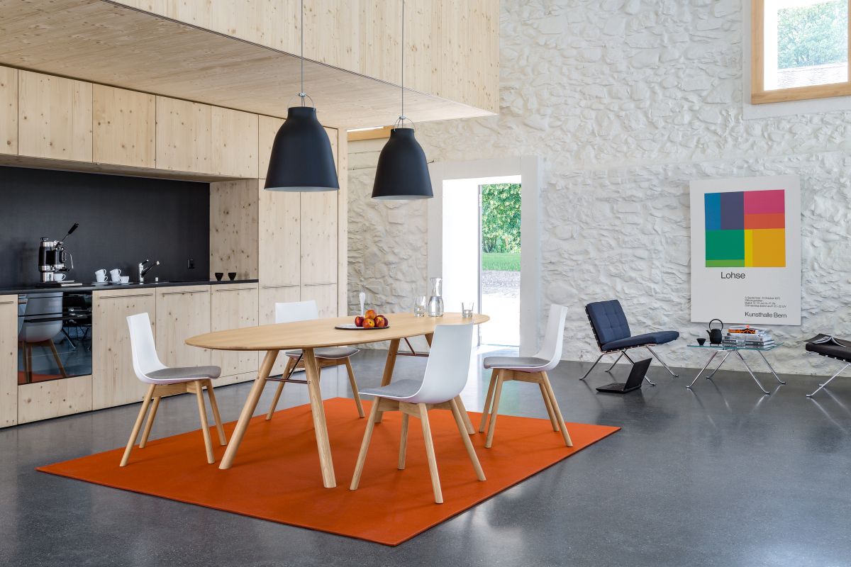 Akio Table Girsberger