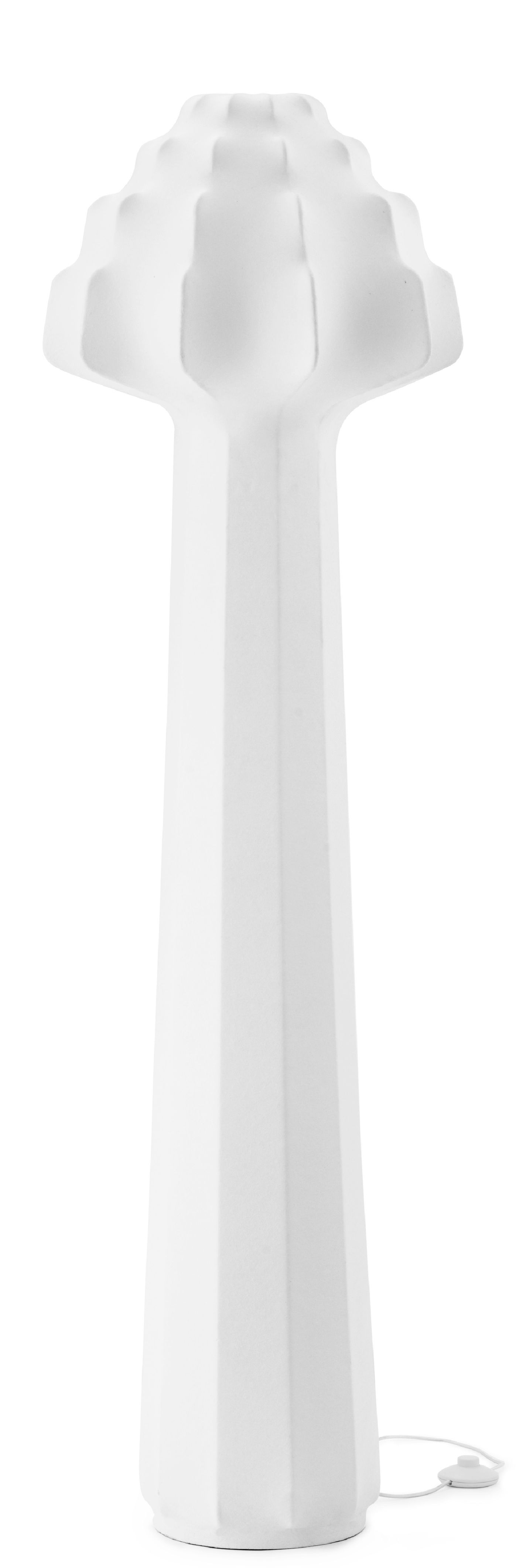 Weiße Phantom Stehleuchte von Normann Copenhagen, modernes Design für Wohnzimmer und Schlafzimmer.