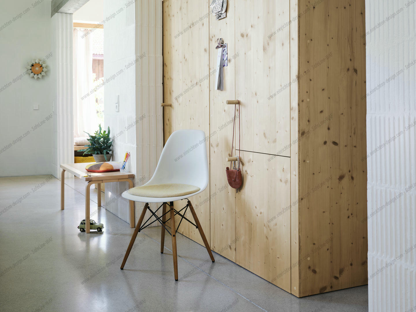 Eames Plastic Side Chair DSW Chair Vitra
