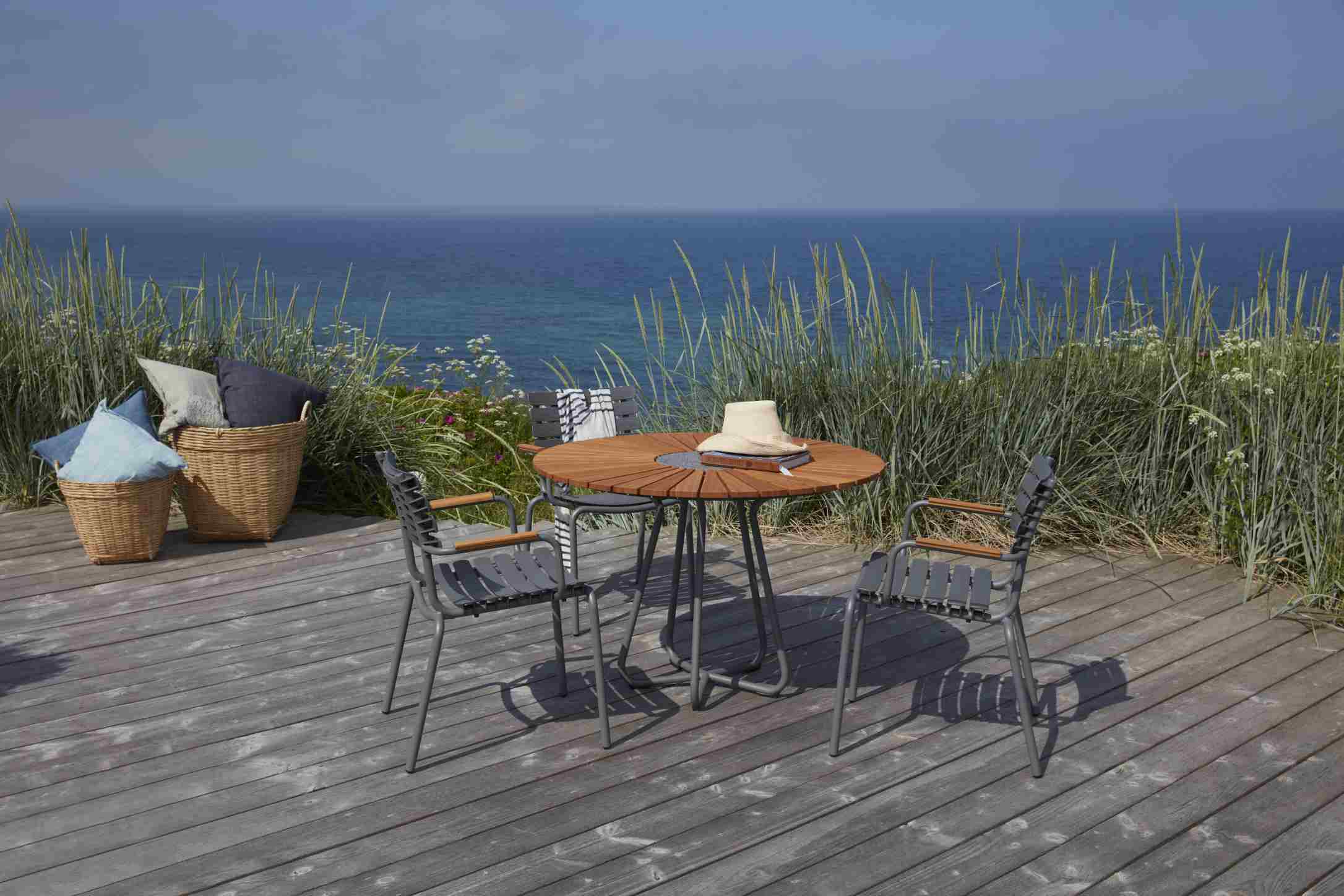 Circle Outdoor Table Ø 110 cm Houe