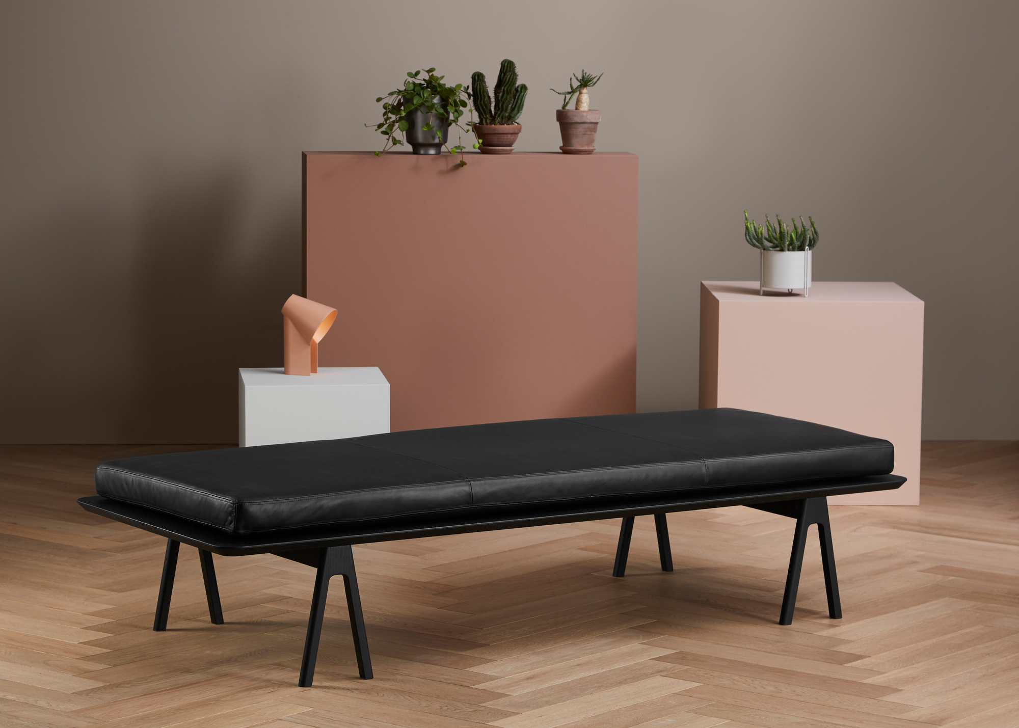Level Daybed White/Black Woud
