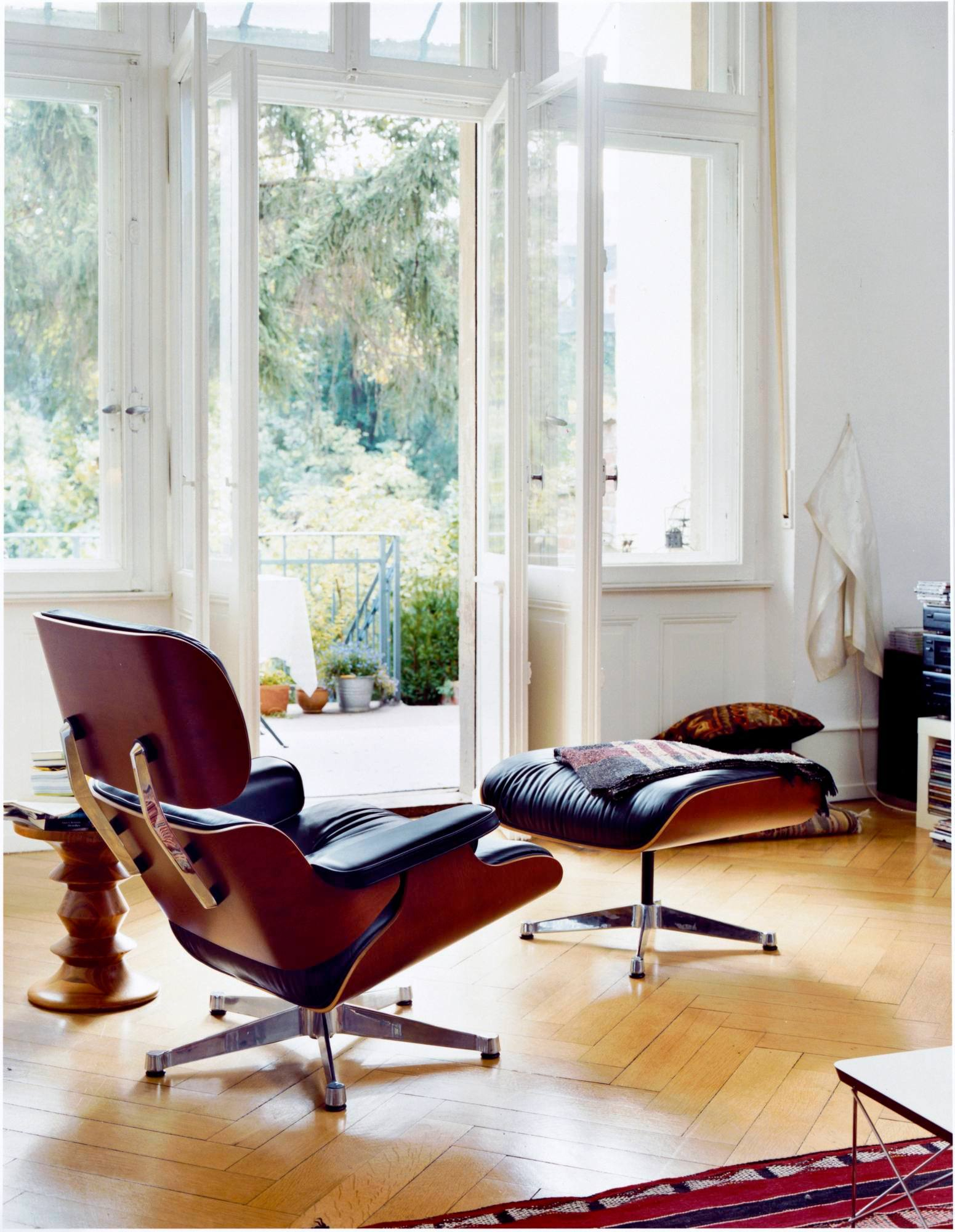 Eames Lounge Chair & Ottoman Armchair Leather Premium F / Leather Natural Vitra